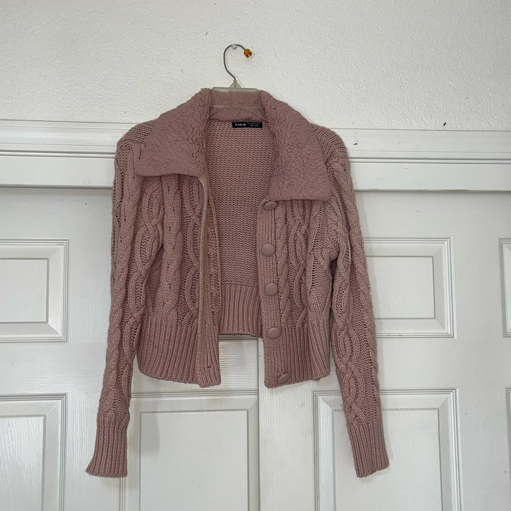 Pink cardigan with fur collar